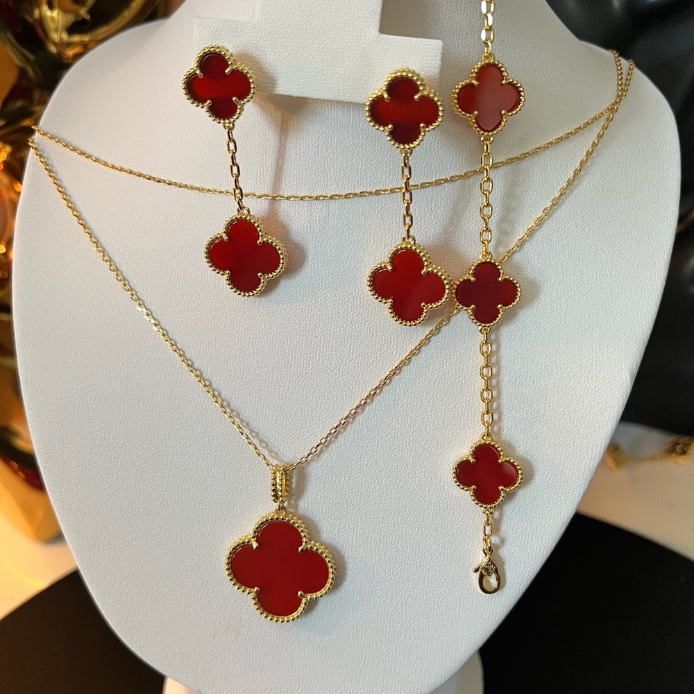 Elegant Gold and Red Clover Jewelry Set